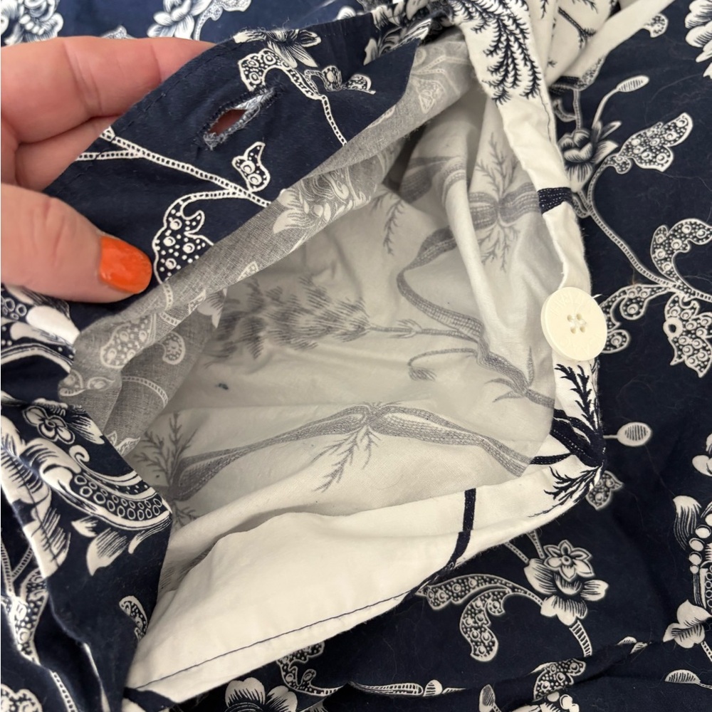 Isaac Mizrahi Navy and White Floral Duvet Cover Pillow Shams Reversible King - Picture 12 of 12